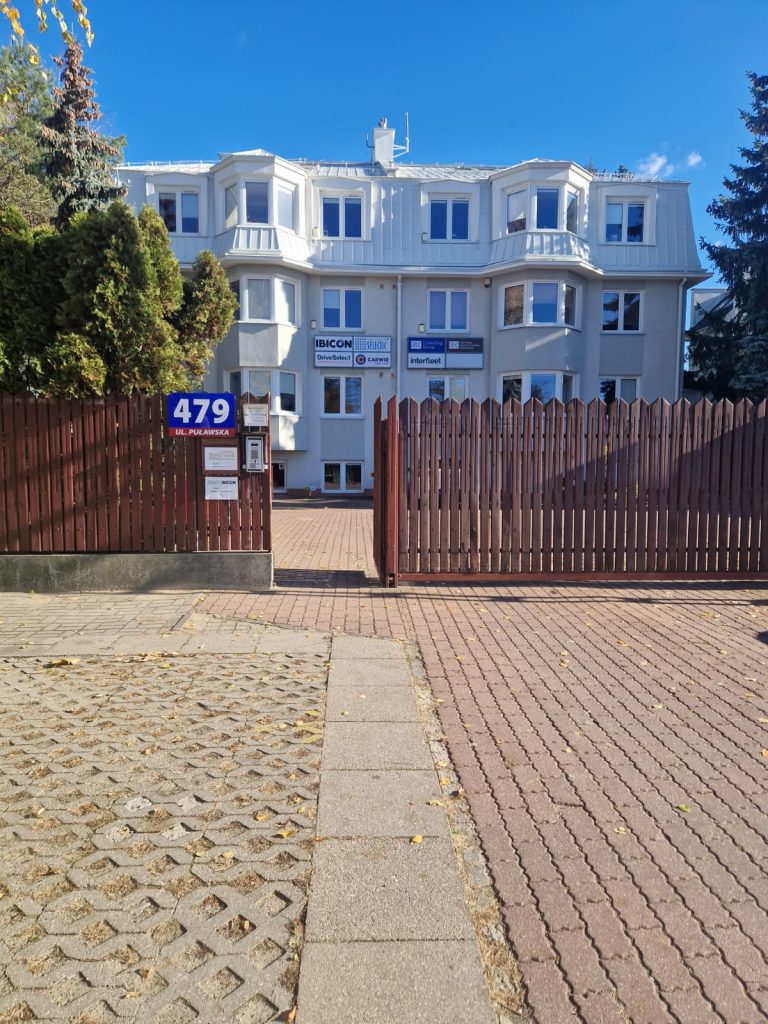 Wejście do gabinetu Fizjo-Masaż — ul. Puławska 479, Warszawa